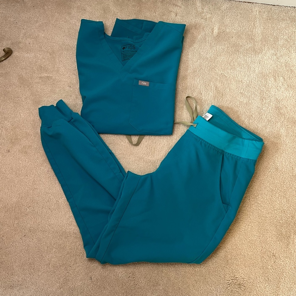 Figs Women’s Short Sleeve Scrub Top in Teal